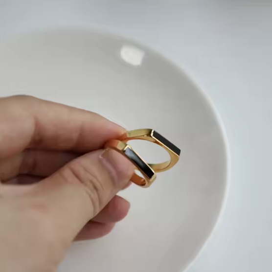 BLACK BAR RING