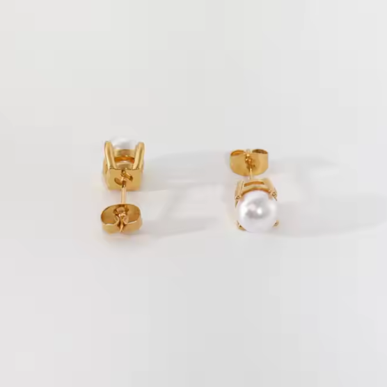 PEARL STUD EARRING