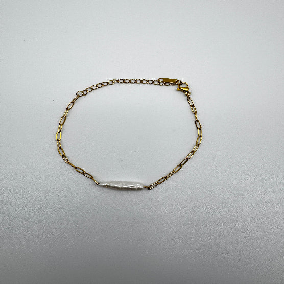 18K GOLD LINK BRACELET WITH FRESHWATER PEARL CENTERPIECE