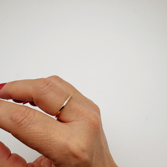 GOLD-PLATED RING WITH CRYSTAL ACCENTS