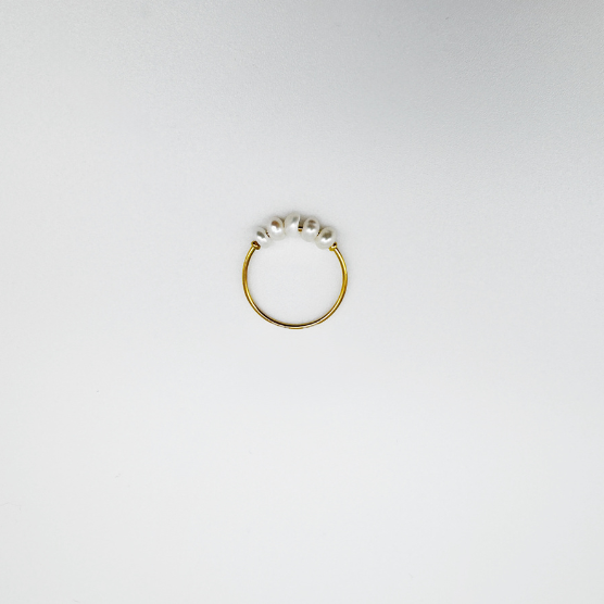 ANILLO DE ORO FINO CON CINCO PEQUEÑAS PERLAS DE AGUA DULCE