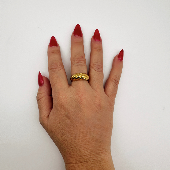 GOLDEN CROISSANT SHAPED RING
